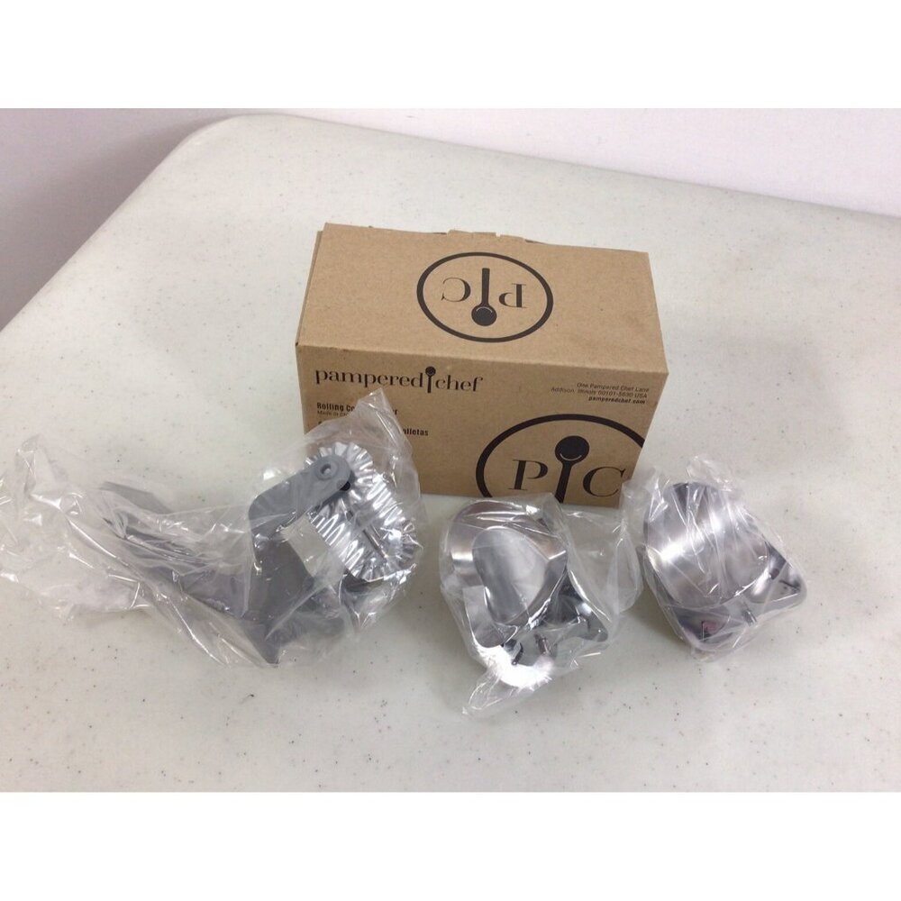 Pampered Chef Rolling Cookie Cutter New
